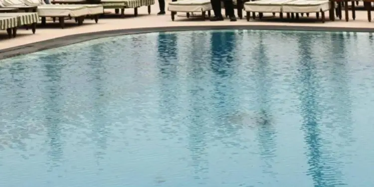 Bambino annegato in piscina: era in vacanza nel pontino con i genitori per festeggiare il compleanno