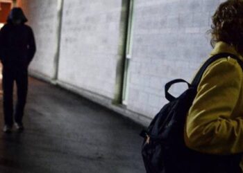 Cisterna, la segue fino al Commissariato mentre denuncia: arrestato per stalking