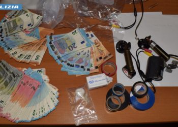 Blitz antidroga a Cisterna: trovato denaro, materiale da confezionamento e telecamere