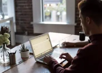 Smart working e uffici connessi: i rischi informatici che le aziende locali sottovalutano