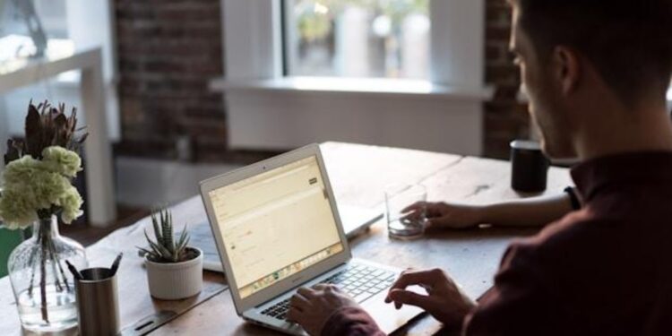 Smart working e uffici connessi: i rischi informatici che le aziende locali sottovalutano