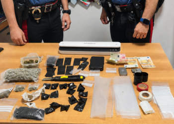Latina, l’odore sospetto tradisce 40enne: scoperta droga in auto e nell’abitazione