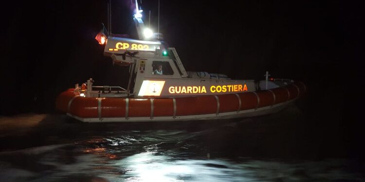 Mistero a Torre Astura: gommone trovato sulla spiaggia, ricerche fino all’alba