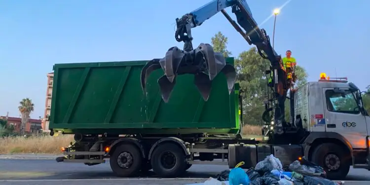 Latina, via alla maxi operazione contro i rifiuti abbandonati: rimossi 37 quintali