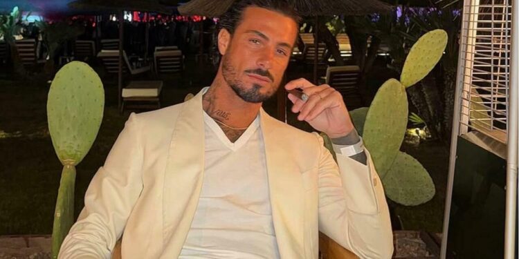 Rapina nel centro di Terracina: nel mirino il calciatore Armando Izzo, rubato un orologio di lusso