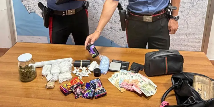 Nascondeva la droga nel pacchetto di sigarette, poi la scoperta in casa: arrestato 18enne a Latina
