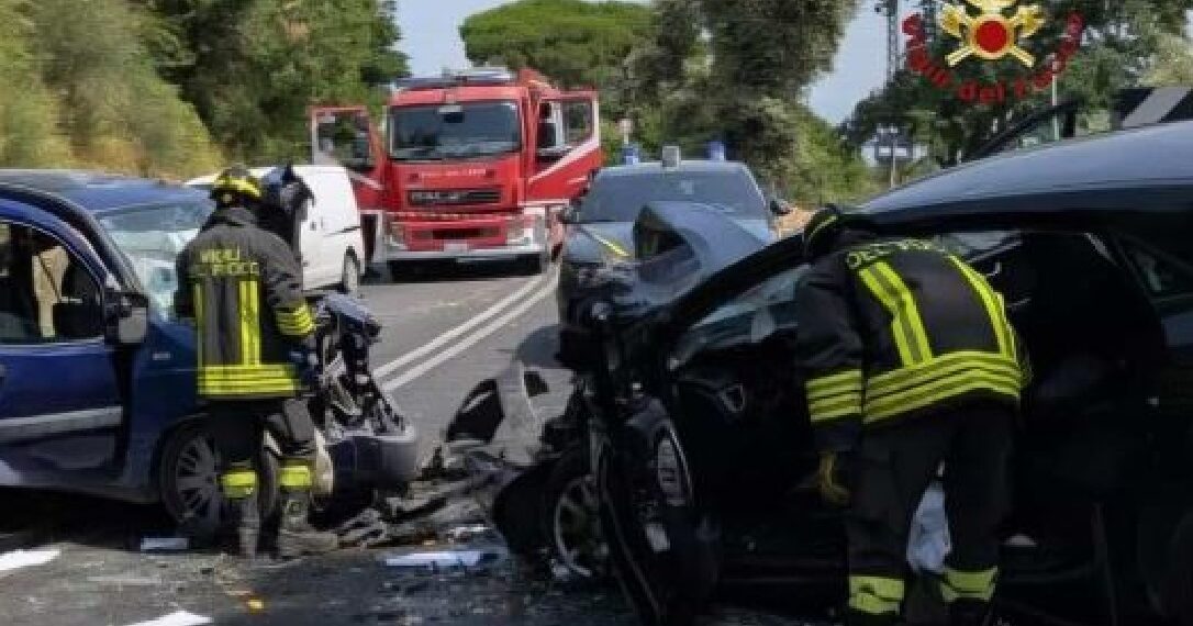 Tragedia sull’Appia: un morto e due feriti gravi in uno scontro frontale tra auto
