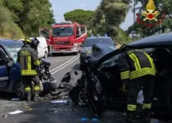 Tragedia sull’Appia: un morto e due feriti gravi in uno scontro frontale tra auto