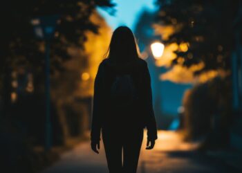 «Sono uscita per una passeggiata, mi sono ritrovata a scappare»: il racconto di una sera da incubo in un parco a Latina