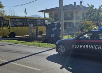 Pontinia, scontro tra scuolabus e auto sulla Migliara 53: illesi gli alunni, ferito un 38enne