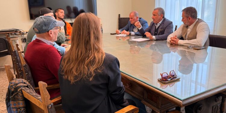 Alluvione a Latina, manifestanti ricevuti in Comune: “In arrivo risorse per chi ha subìto danni e pulizia straordinaria delle caditoie”