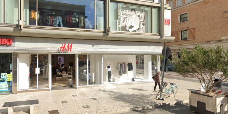 Latina, H&M di Corso della Repubblica chiude temporaneamente per lavori di adeguamento antincendio