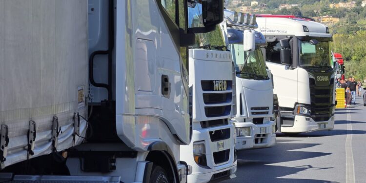 Protesta autotrasportatori: ecco cosa sta succedendo in diversi supermercati della provincia di Latina