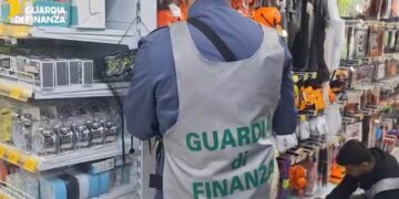 Operazione di Halloween: le Fiamme Gialle sequestrano 3mila maschere e costumi fuorilegge in provincia di Latina