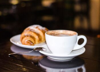 Latina, colazione abbondante e conto non pagato: «Commercianti, fate attenzione»