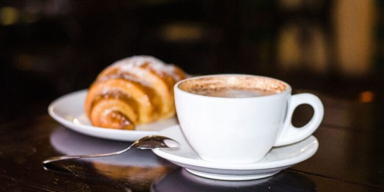 Latina, colazione abbondante e conto non pagato: «Commercianti, fate attenzione»